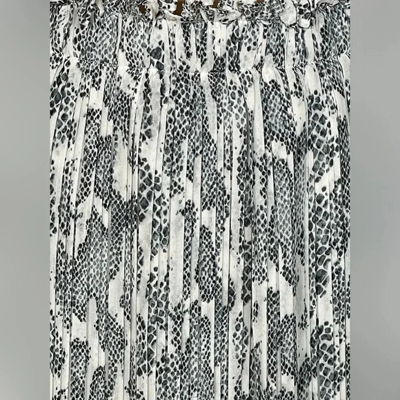 She+Sky Snake Print Smocked Skort Medium - Picture 4 of 7